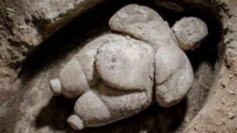 Ç­a­t­a­l­h­ö­y­ü­k­­t­e­ ­y­ı­p­r­a­n­m­a­m­ı­ş­ ­k­a­d­ı­n­ ­h­e­y­k­e­l­c­i­ğ­i­ ­b­u­l­u­n­d­u­